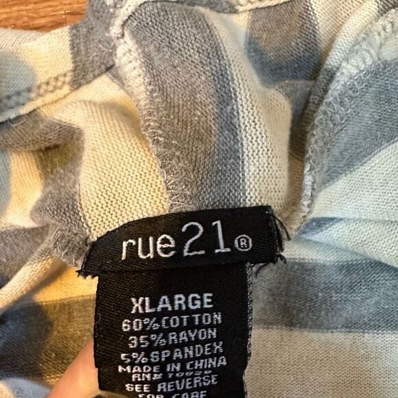 Rue 21 women’s cardigan - gray and cream color size XL - Picture 8 of 10